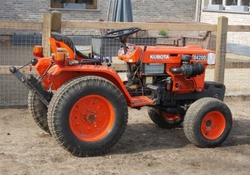 Product picture Kubota B4200D Tractor Illustrated Master Parts Manual INSTANT DOWNLOAD 