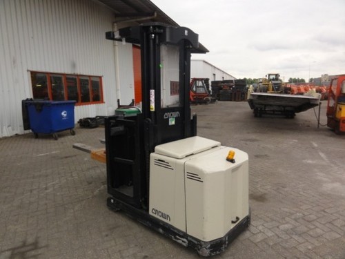 Product picture Crown LP3010 LP3020 Lift Truck Parts Catalog Manual INSTANT DOWNLOAD 