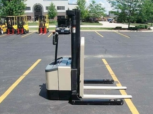 Product picture Crown WE2300 WS2300 Series Forklift Parts Catalog Manual INSTANT DOWNLOAD 